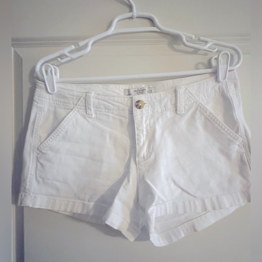Abercrombie & Fitch White Khaki Shorts.